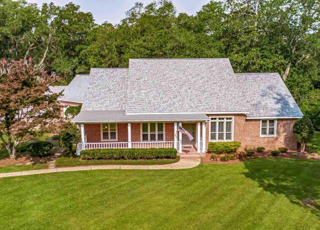 Property at 805 Westmoreland Ln, Cantonment, FL 32533, 4 beds, 3.5 baths