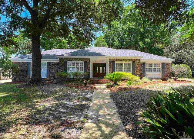Property at 316 Dolphin St, Gulf Breeze, FL 32561, 3 beds, 3 baths