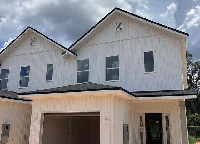 Property at 8102 Carl Dean St, Pensacola, FL 32514, 3 beds, 2.5 baths