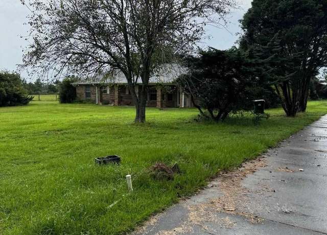 Property at 2141 N Hwy 97, Molino, FL 32577, 4 beds, 2.5 baths