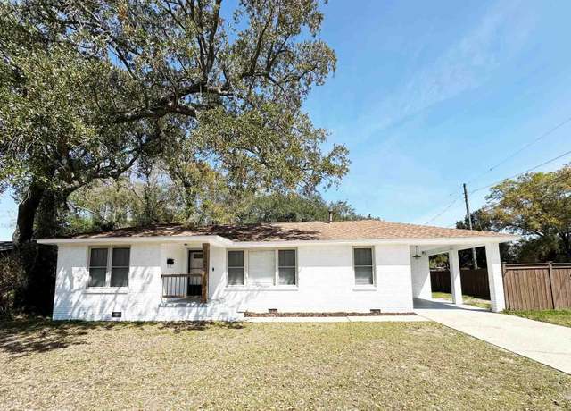 Property at 2100 N Spring St, Pensacola, FL 32501, 3 beds, 2 baths