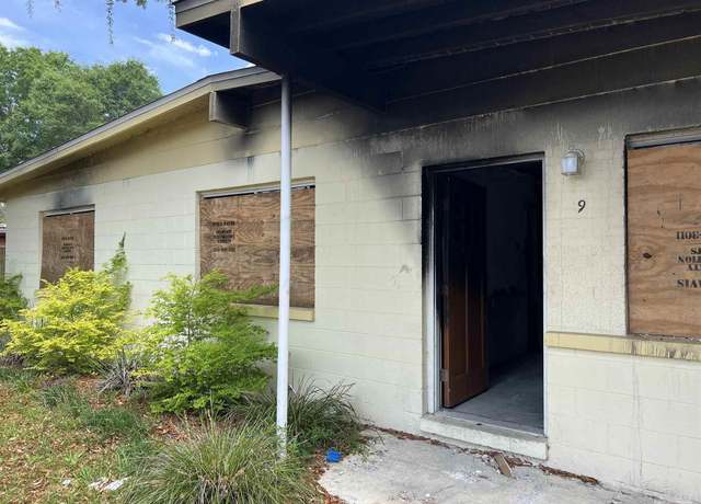 Property at 9 Edgemont Dr, Pensacola, FL 32506, 4 beds, 3 baths