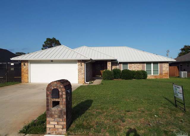 Property at 2483 Heritage Cir, Navarre, FL 32566, 4 beds, 2 baths