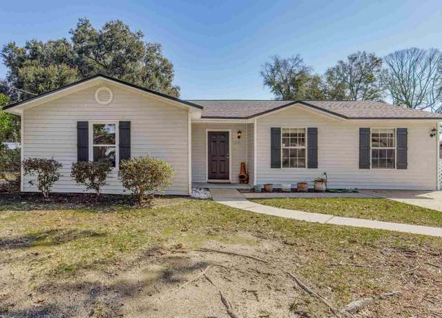 Property at 5570 Chipper Ln, Pace, FL 32571, 3 beds, 2 baths