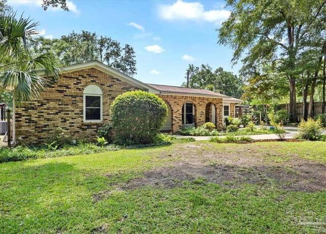 Property at 295 Garden St, Crestview, FL 32536, 2 beds, 3 baths