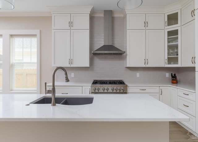 Property at 1512 E Hatton St, Pensacola, FL 32503, 3 beds, 2 baths
