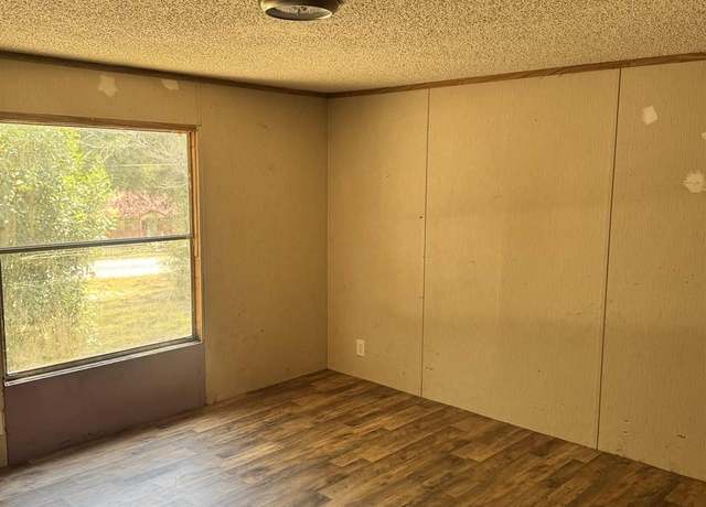 Property at 11200 N Lakeview Dr, Milton, FL 32583, 3 beds, 2 baths