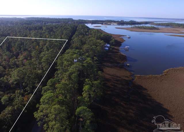 Property at 24 1st St, Milton, FL 32583