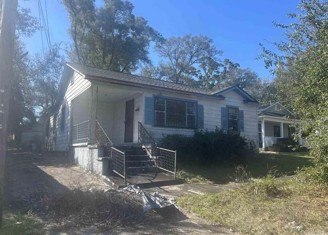 Property at 1111 W Lloyd St, Pensacola, FL 32501, 3 beds, 2 baths