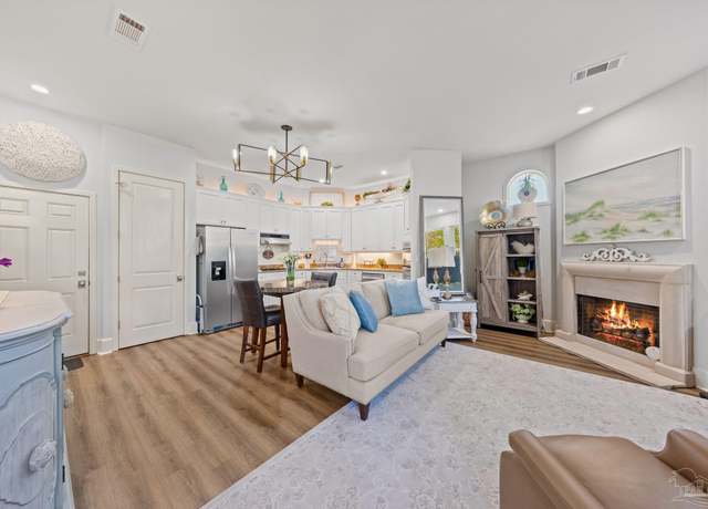 Property at 217 W Jackson St #12, Pensacola, FL 32501, 2 beds, 2.5 baths