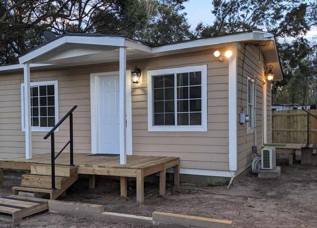 Property at 8322 Binkley St, Pensacola, FL 32514, 1 bath