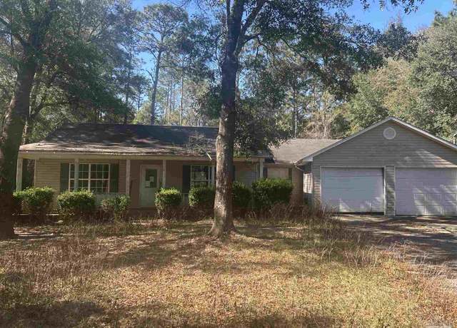 Property at 5203 Tupelo Ln, Milton, FL 32570, 3 beds, 2.5 baths