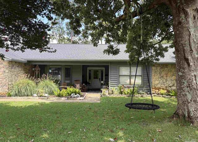 Property at 1370 Calcutta Dr, Gulf Breeze, FL 32563, 4 beds, 3 baths