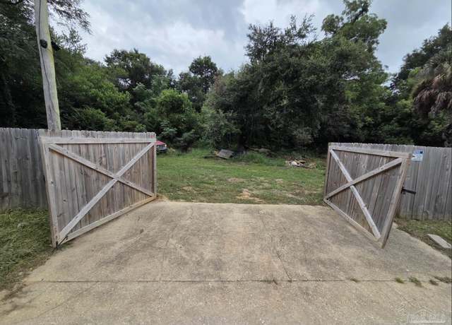 Property at 2401 W Jordan St, Pensacola, FL 32505