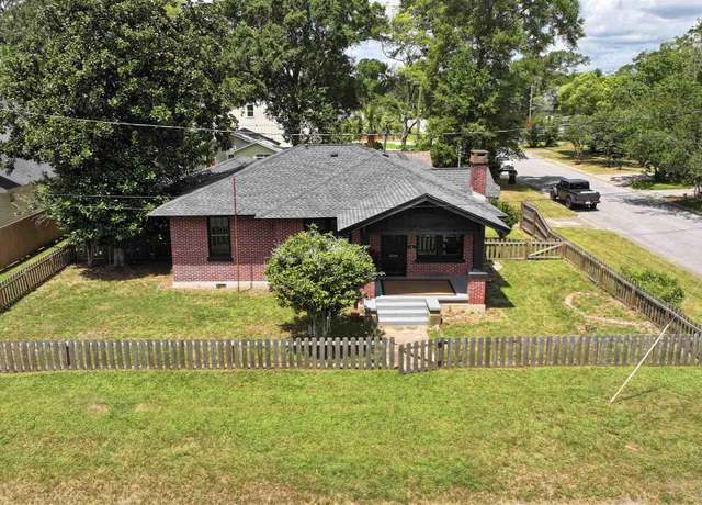 Property at 2323 N 17th Ave, Pensacola, FL 32503, 3 beds, 2 baths