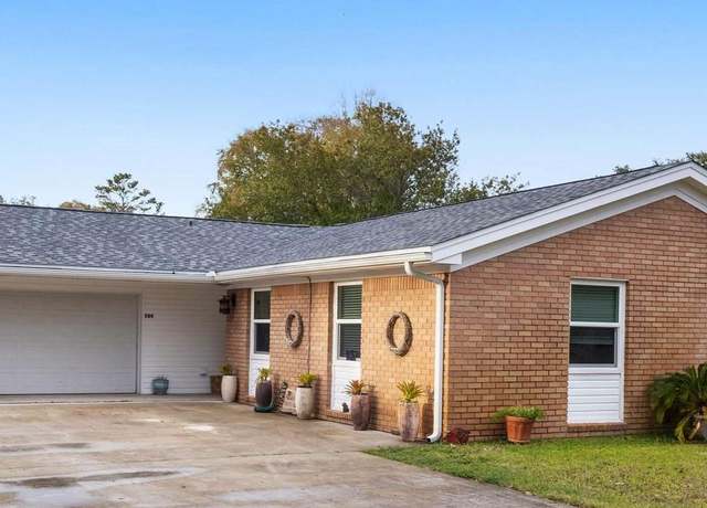 Property at 204 Norwich Dr, Gulf Breeze, FL 32561, 3 beds, 2 baths