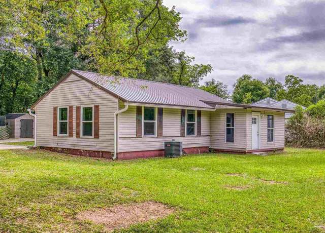 Property at 124 Alice St, Pensacola, FL 32505, 3 beds, 1 bath