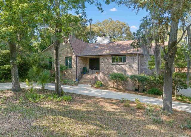 Property at 4630 Avenida Marina, Pensacola, FL 32504, 3 beds, 3.5 baths