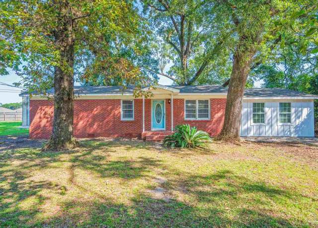 Property at 118 Czar Ln, Pensacola, FL 32503, 4 beds, 2 baths