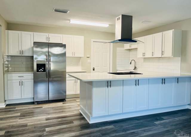 Property at 3090 N 15th Ave, Pensacola, FL 32503, 4 beds, 2 baths