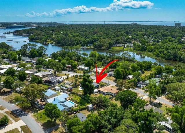 Property at 608 Edgewater Dr, Pensacola, FL 32507, 3 beds, 1 bath