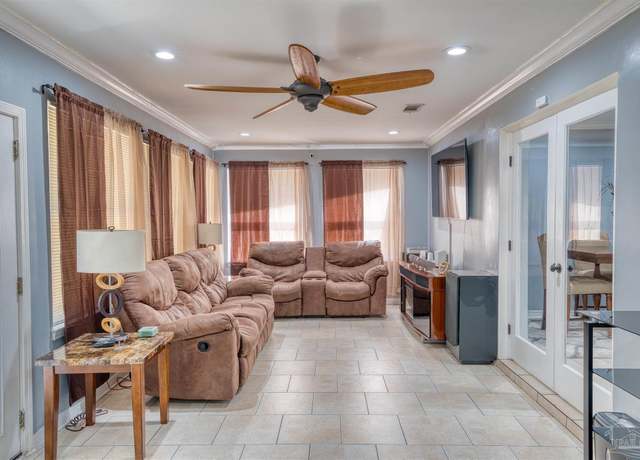 Property at 7100 Peninsula Dr, Pensacola, FL 32526, 3 beds, 2 baths