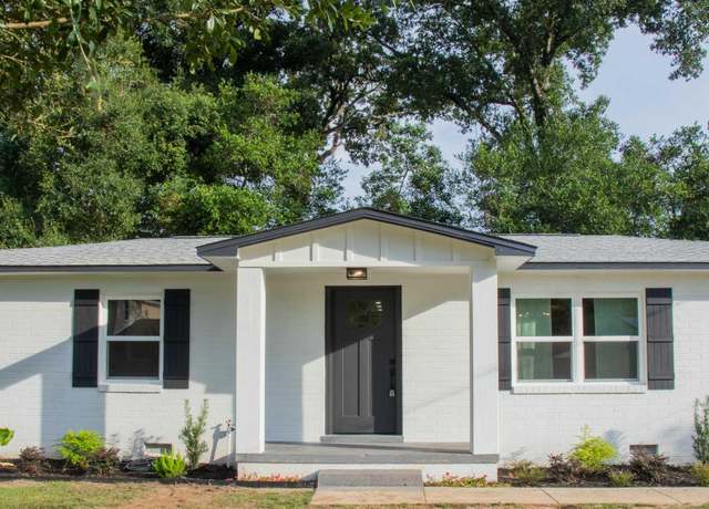 Property at 105 Monarch Ln, Pensacola, FL 32503, 4 beds, 2 baths