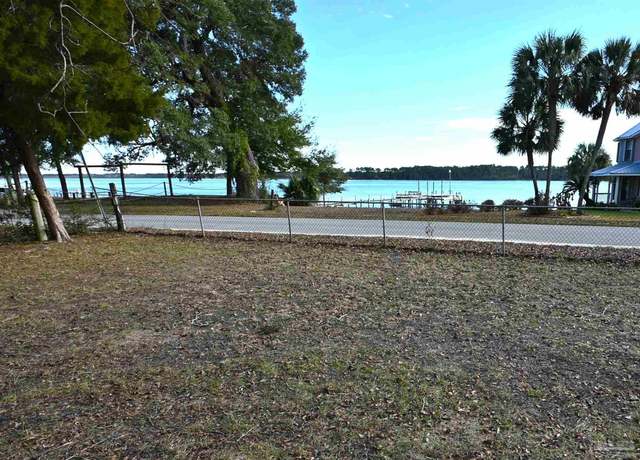 Property at 2998 Holley Point Rd, Navarre, FL 32566, 2 beds, 2 baths