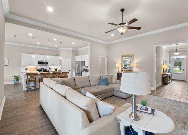 Property at 6030 Kassandra Ln, Gulf Breeze, FL 32563, 4 beds, 2 baths