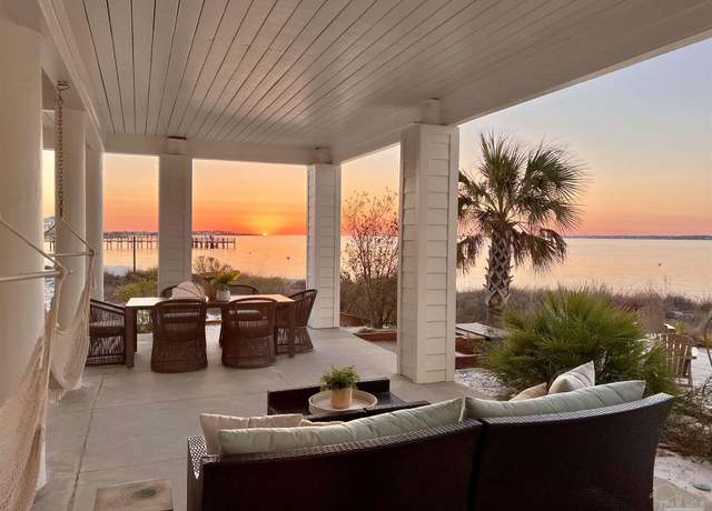 Property at 1466 Seaside Cir, Navarre Beach, FL 32566, 4 beds, 4.5 baths