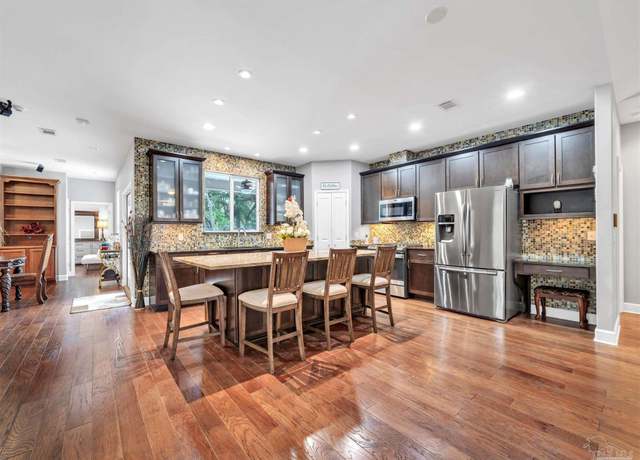 Property at 311 NW Beal Pkwy, Ft Walton Beach, FL 32548, 3 beds, 3 baths