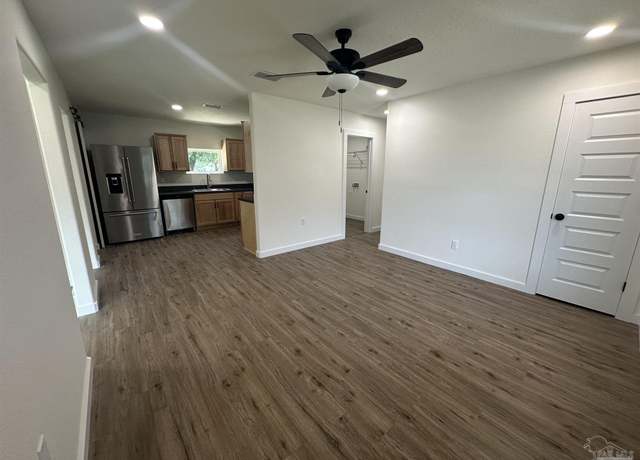 Property at 5684 Ventura Ln, Pensacola, FL 32526, 3 beds, 1.5 baths