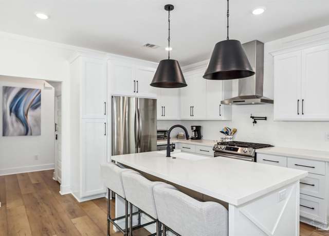 Property at 1212 E Gonzalez St, Pensacola, FL 32501, 4 beds, 2.5 baths