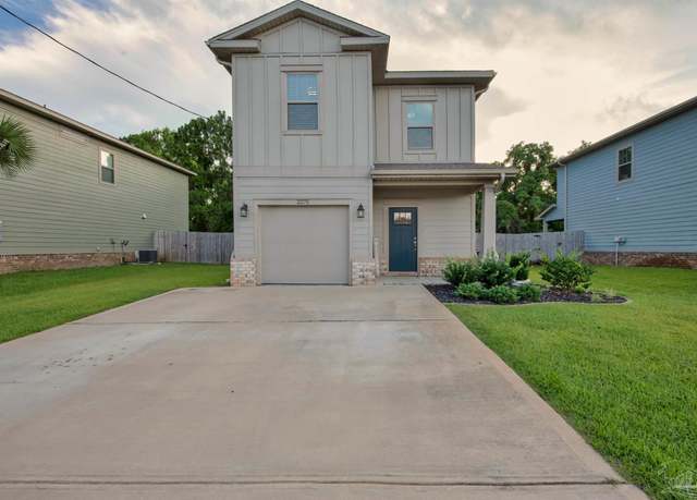 Property at 2275 Janet St, Navarre, FL 32566, 3 beds, 2.5 baths