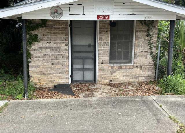 Property at 2809 N Hayne St, Pensacola, FL 32503, 1 bed, 0.5 baths
