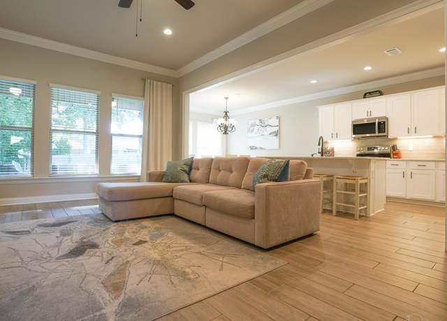 Property at 3079 Auburn Pkwy, Gulf Breeze, FL 32563, 4 beds, 2 baths