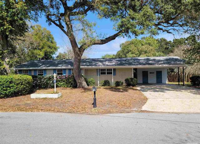 Property at 301 Poinciana Dr, Gulf Breeze, FL 32561, 3 beds, 2 baths