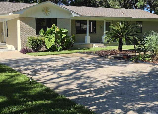 Property at 426 Fairpoint Dr, Gulf Breeze, FL 32561, 3 beds, 2 baths