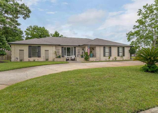 Property at 1 Arapaho Dr, Pensacola, FL 32507, 3 beds, 2.5 baths