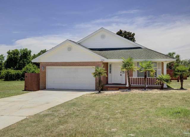 Property at 1735 Village Pkwy, Gulf Breeze, FL 32563, 3 beds, 2 baths