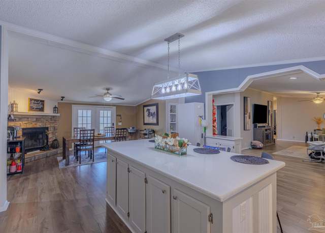 Property at 2422 Crescent Wood Rd, Navarre, FL 32566, 4 beds, 2 baths