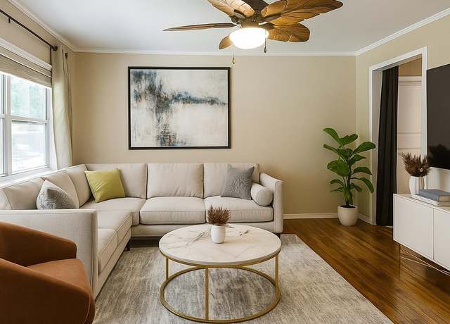 Property at 10 Kennington Dr, Pensacola, FL 32507, 2 beds, 2 baths