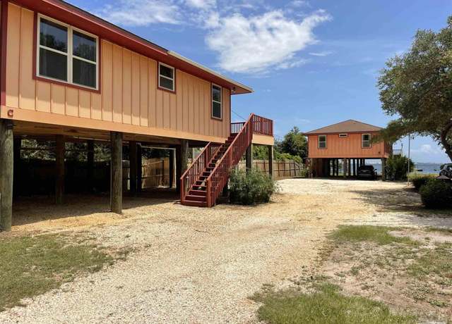 Property at 5233 Soundside Dr, Gulf Breeze, FL 32563, 4 beds, 3 baths