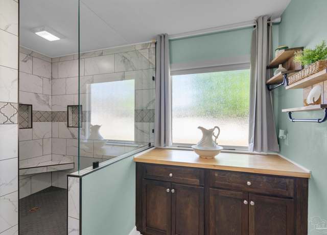 Property at 7197 Farmers Rd, Pensacola, FL 32526, 3 beds, 2 baths