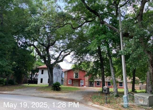 Property at 5795 Avenida Robledal, Pensacola, FL 32504, 4 beds, 2.5 baths