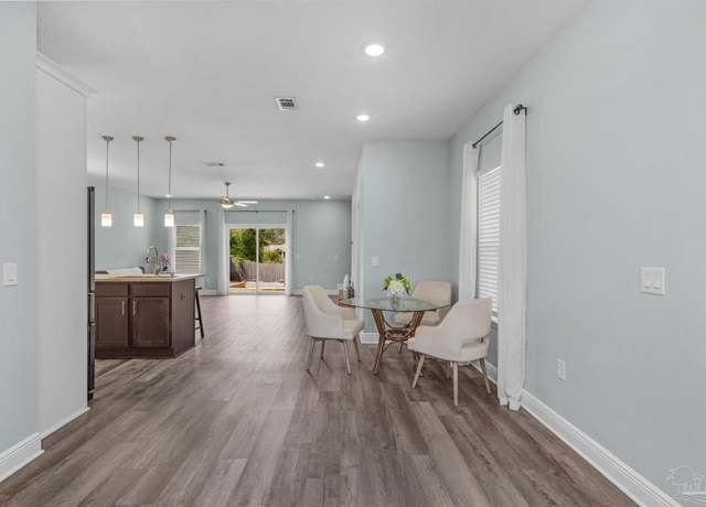 Property at 5130 Aqua Vista Dr, Gulf Breeze, FL 32563, 3 beds, 2.5 baths