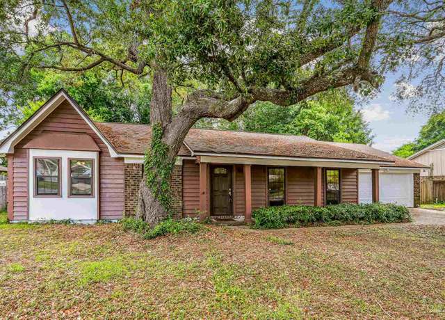 Property at 7367 Baywoods Ln, Pensacola, FL 32504, 3 beds, 2 baths