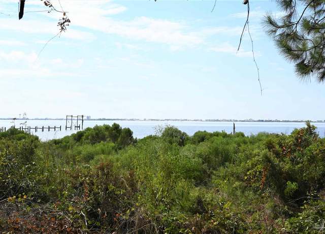 Property at 1726 Villa Vizcaya Dr, Navarre, FL 32566