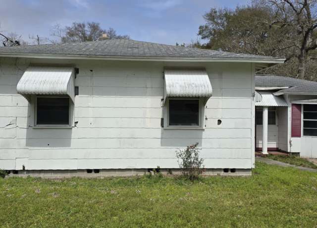 Property at 214 Hermey Ave, Pensacola, FL 32507, 2 beds, 1 bath