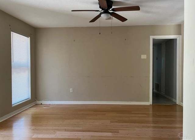 Property at 5535 Mayfair Cir, Pensacola, FL 32506, 3 beds, 1 bath